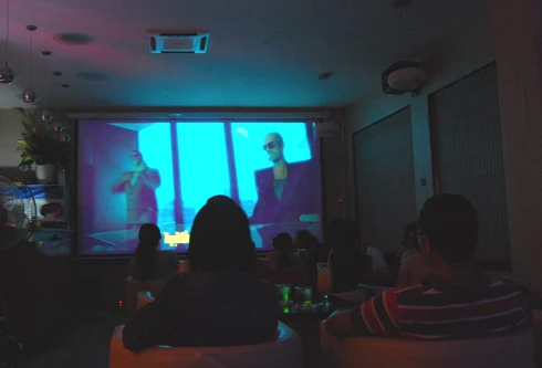 Giới trẻ khoái café phim tình nhân