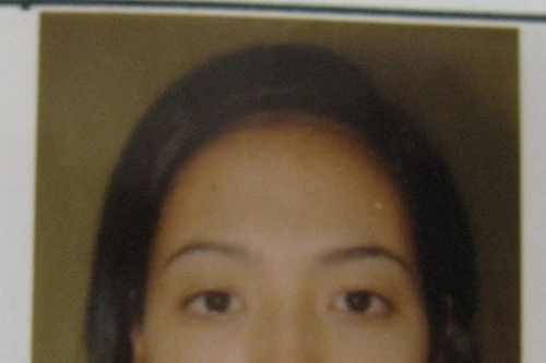 Sinh viên tát vào mặt cảnh sát