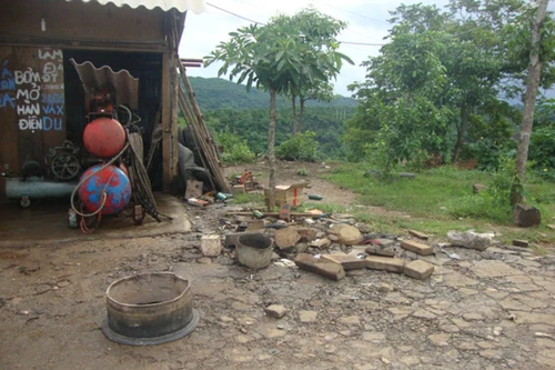 Lốp ô tô nổ tung hất văng lái xe chết tại chỗ