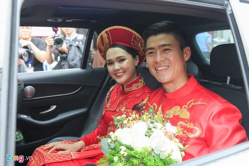 [ẢNH] Cận cảnh đám hỏi đẹp như mơ của Trung vệ Duy Mạnh và bạn gái Quỳnh Anh