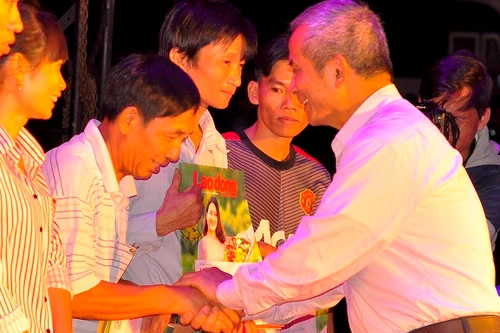 10.000 vé xe cho công nhân về quê đón Tết