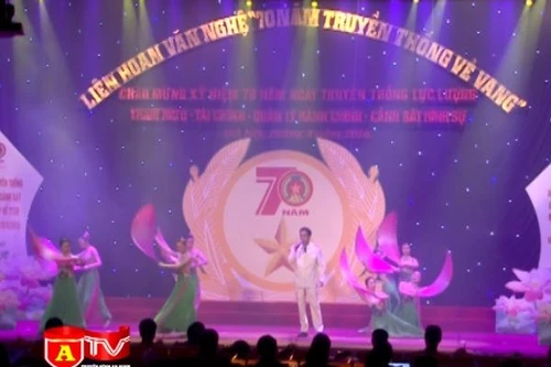 Liên hoan văn nghệ "70 năm truyền thống vẻ vang"