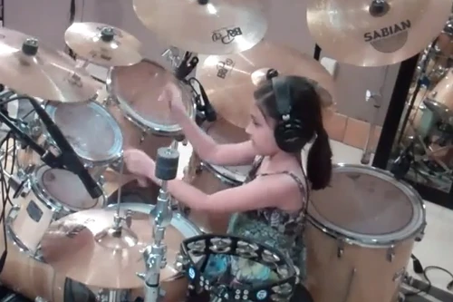 Chiêm ngưỡng cô bé 10 tuổi đánh trống siêu đẳng