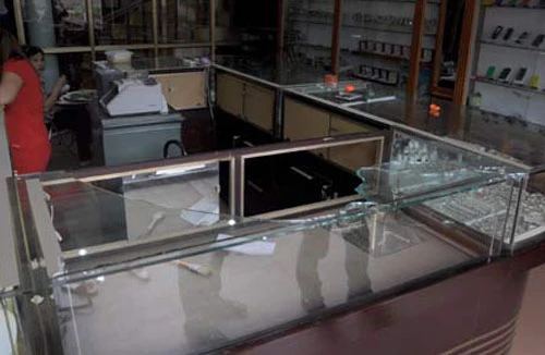 Bao vây bắt gọn tên cướp bịt mặt, nổ súng cướp tiệm vàng