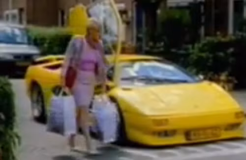 "Nhọc nhằn" đi chợ bằng siêu xe 