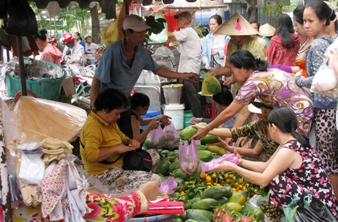 Ngày cuối năm, thịt bò, tôm, rau xanh giá "trên trời"