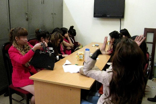 Bắt giữ 50 đối tượng “bay lắc” tại quán karaoke trá hình