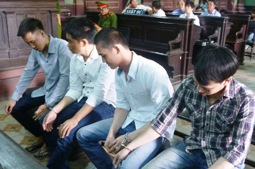 Băng nhóm giết người vì bị nói đùa là “đi khủng bố”