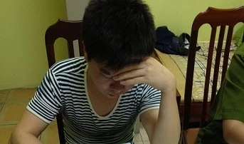 Mang dao, bình xịt hơi cay “chỉ để phòng thân”