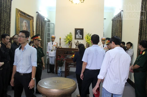 Dòng người vô tận trong ngấn lệ tiếc thương Đại tướng Võ Nguyên Giáp