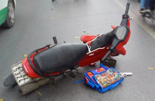 Vừa tập thể dục xong thì bị xe máy tông ngất xỉu