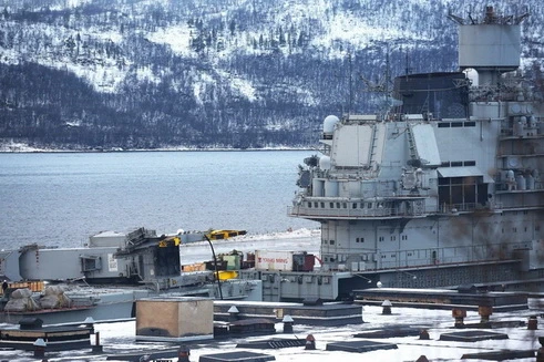 [ẢNH] Tàu sân bay duy nhất của Nga sẽ được phục hồi tại... Trung Quốc?