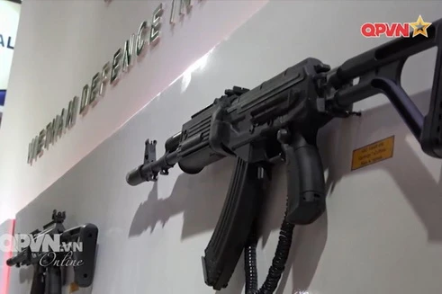 [ẢNH] Thân Galil ACE nhưng nòng AKM, đây là mẫu súng "lạ" nào của Việt Nam?