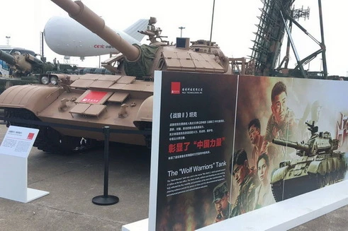 [ẢNH] Xe tăng "Chiến lang - Ngô Kinh bản" xuất hiện tại Zhuhai Airshow 2018 có gì đặc biệt?
