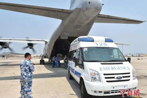 Trung Quốc điều máy bay quân sự phi pháp ra đá Chữ Thập