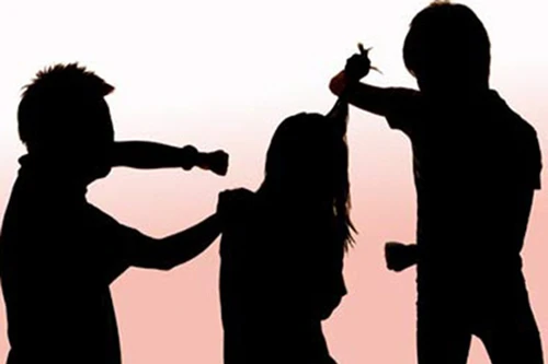 Dụ người yêu vào khách sạn “mây mưa” rồi kêu đồng bọn tới “bắt đền”