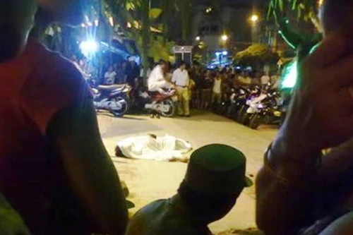 Kinh hoàng vụ đập đầu người phụ nữ đi bộ trên đường đến chết