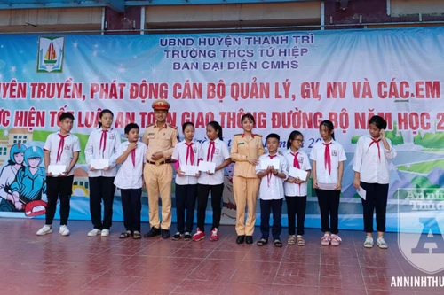 Đội CSGT số 14: Phối hợp tuyên truyền về TT, ATGT cho trên 1.600 giáo viên, học sinh quận Hoàng Mai