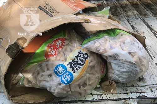 [CLIP] 60 bao thực phẩm bất thường bị chốt 141 phát hiện