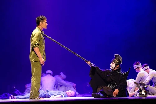 NSƯT Mỹ Uyên khóc nức nở trên sân khấu với kịch thể nghiệm "Giấc mơ"