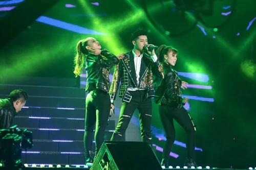 Noo Phước Thịnh được hàng ngàn khán giả hò reo trên sân khấu "Asia Song Festival"