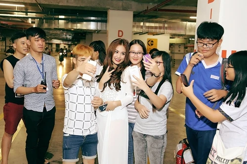 Hoàng Thùy Linh làm "nóng" sân chơi "Thử thách cùng bước nhảy"