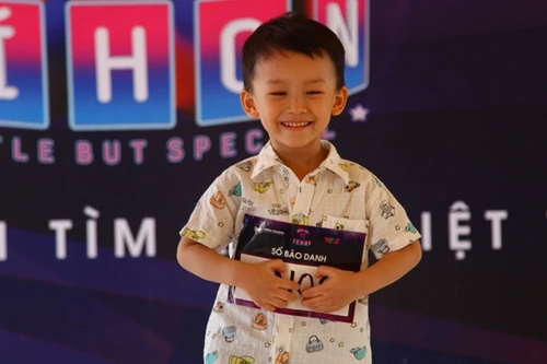 Lộ diện "thần đồng bolero" 4 tuổi "gây sốt" ở "Biệt tài tí hon"