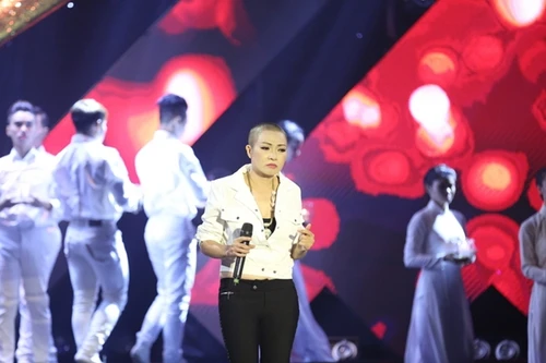 Phương Thanh bỏ khăn che đầu và nói về cách vượt qua nỗi đau sinh ly tử biệt