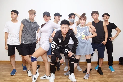 Noo Phước Thịnh ăn vội vàng, chuyên tâm tập luyện cho "Asia Song Festival 2016"