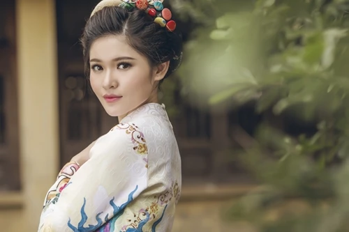 Á hậu Thùy Dung gây thương nhớ với áo dài của NTK Thủy Nguyễn