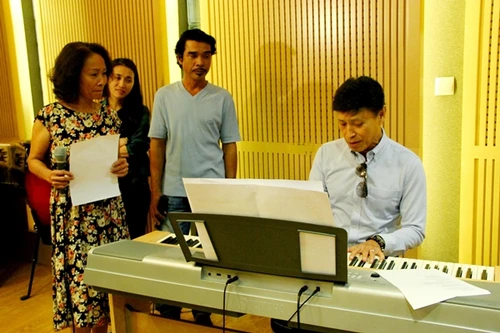 Tiếng hát mãi xanh: Tuấn Ngọc cùng các thí sinh tập luyện trước giờ G