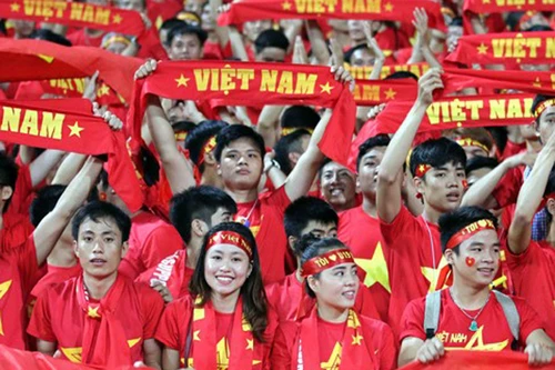 Món quà ý nghĩa chờ HLV Miura ở sân Mỹ Đình