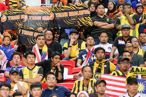 Cách ly nhóm CĐV Malaysia khỏi khu vực CĐV Việt Nam
