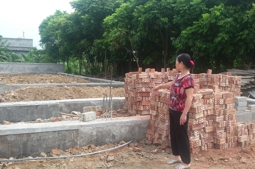 Nhà văn hóa đang xây phải tạm dừng vì lãnh đạo muốn chờ "bầu sữa" ngân sách