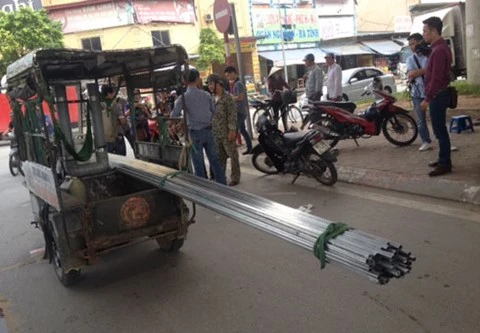 Quản chặt xe thô sơ sau 2 vụ tôn "cắt cổ" người đi đường