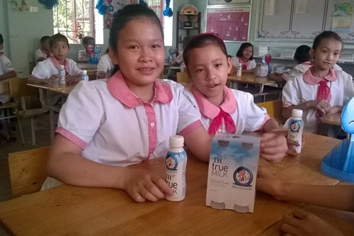 Trẻ em huyện nghèo sẽ được uống sữa miễn phí mỗi ngày