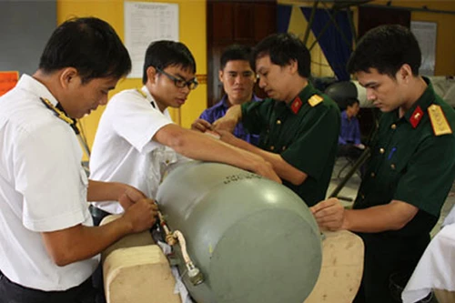 Nghiên cứu làm chủ các loại vũ khí trang bị kỹ thuật hiện đại