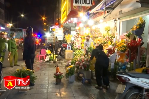 Xử lý vi phạm chiếm dụng vỉa hè để kinh doanh