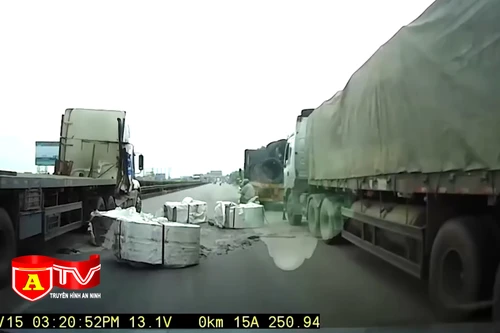 Hiểm họa từ những xe chở thép cuộn