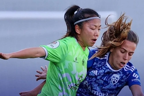 Huỳnh Như đen đủi chưa từng thấy trong màu áo Lank FC