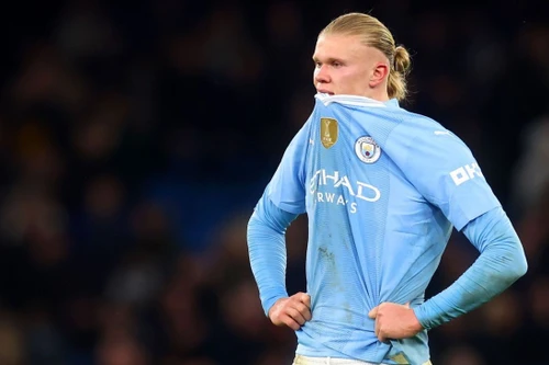 Haaland vô duyên kỳ lạ trước khung thành Chelsea