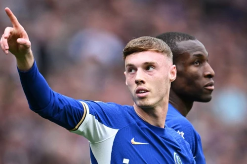 Cole Palmer sánh ngang huyền thoại Chelsea nhờ phong độ hủy diệt