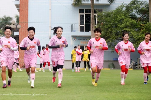 Tuyển nữ Việt Nam đá giao hữu với RB Leipzig