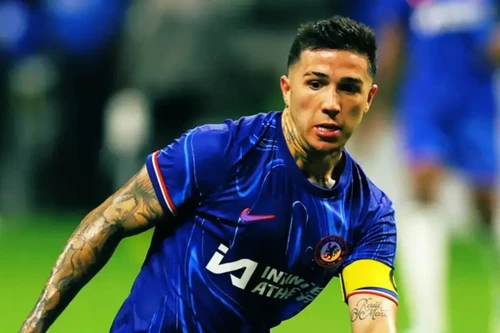 Chelsea quyết định bất ngờ với Enzo Fernandez sau vụ phân biệt chủng tộc