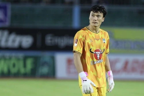 Thủ môn Bùi Tiến Dũng ghi điểm ngày ra mắt HAGL