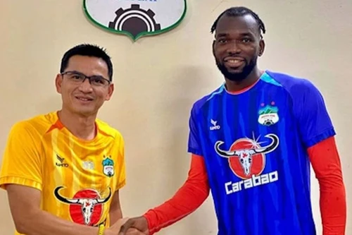 Hoàng Anh Gia Lai phản ứng khi bị FIFA cấm mua cầu thủ mới