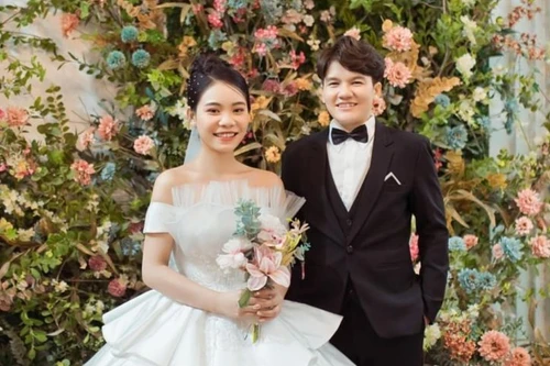 Nữ tuyển thủ bóng đá Việt Nam lấy vợ