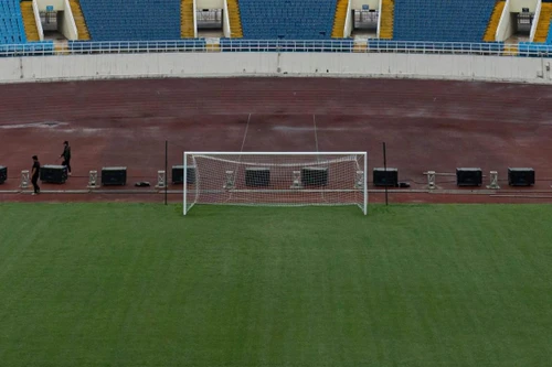 Sân Mỹ Đình chờ tiếp đón Indonesia với mặt cỏ xanh mướt