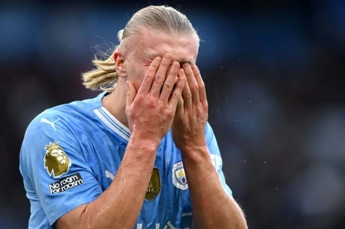 Xem Haaland bỏ lỡ khó tin trước khung thành Arsenal