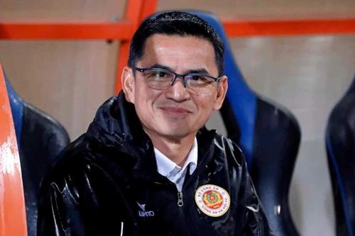 HLV Kiatisak chia tay CLB Công an Hà Nội